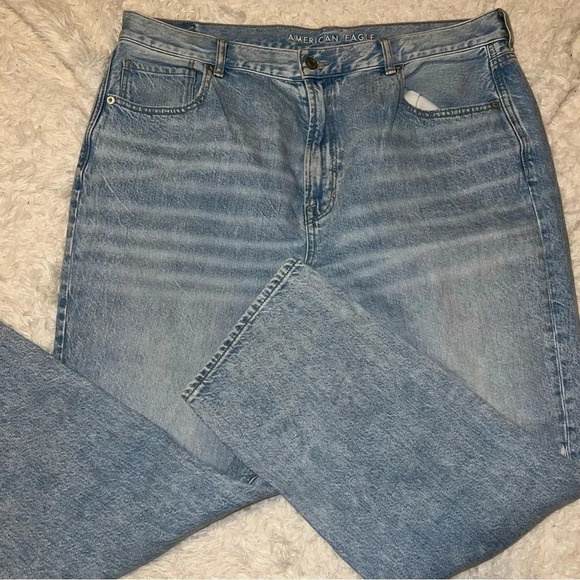 American Eagle Mom Jean Size 18 Light Wash Denim with Distressing - Picture 1 of 4